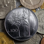 Monete da 10 lire con spiga e olivo, evidenziando la rarità di una di esse.