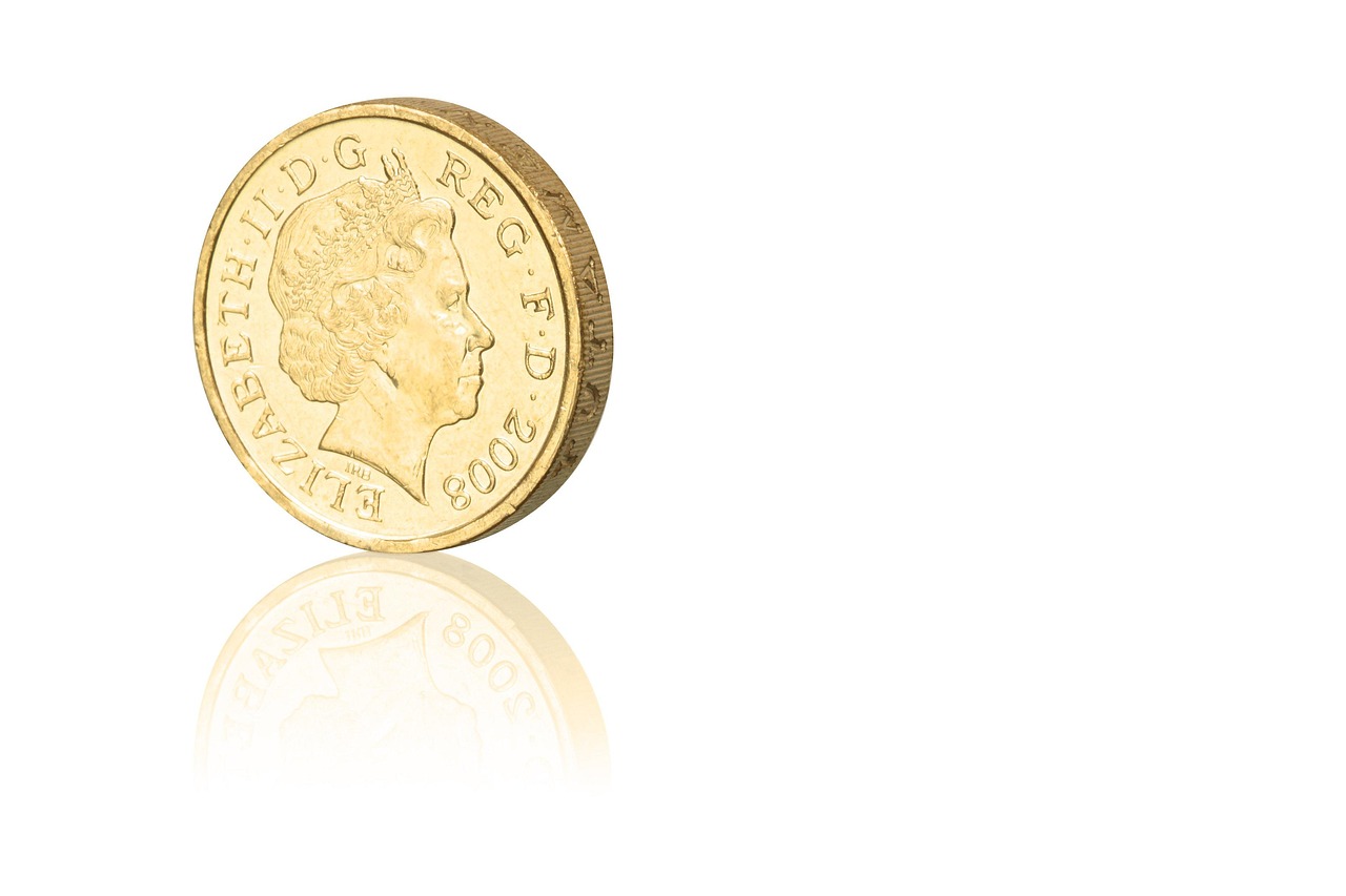 Certificato di autenticità della sterlina d'oro con dettagli sul valore e risparmi sulle commissioni.