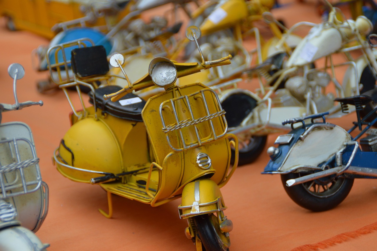 Vespa d'epoca in un contesto vintage, simbolo di passione e storia del design italiano.