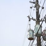 Immagine di un bollettino elettrico con avvisi su cambiamenti nelle tariffe e servizi elettrici nazionali.