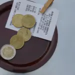 Spese piccole ma ricorrenti: il metodo semplice per capire quanto pesano davvero in un anno