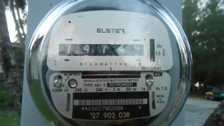 Bolletta elettrica: quota consumi e quota fissa non raccontano la stessa cosa, ecco come leggerle separatamente